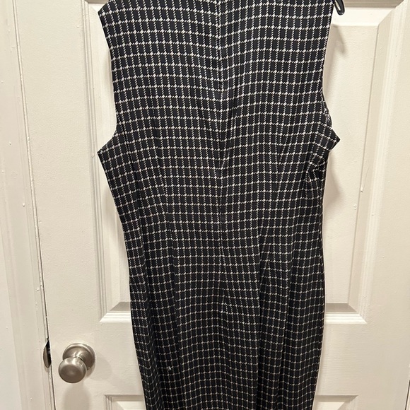 Calvin Klein Black and White Sheath Dress Sleeveless Mock Neck - Picture 2 of 4